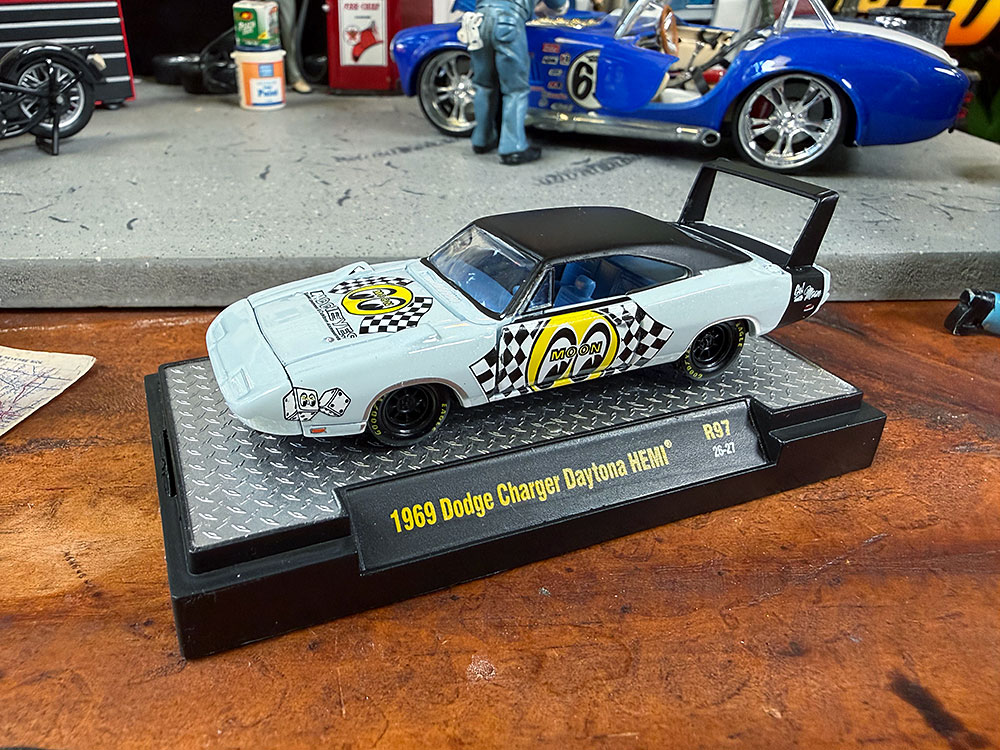 世界限定8000台　M2 ムーンアイズ限定　ミニカー　1969 ダッジ　チャージャー　デイトナ　HEMI 1/64スケール |  | 06