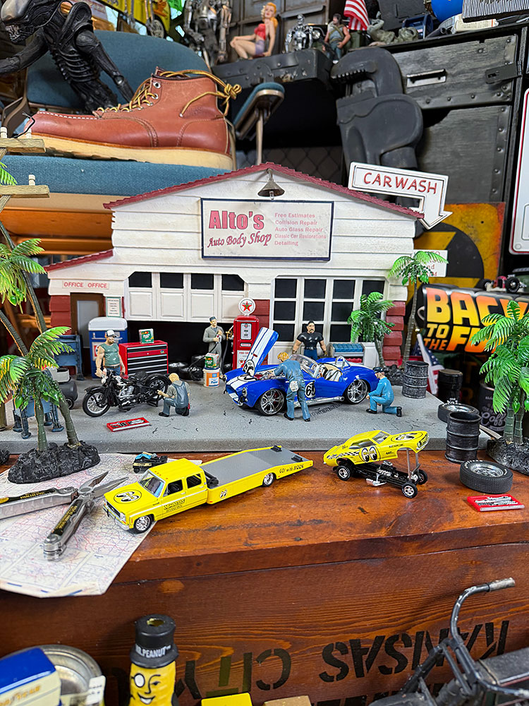 M2　ムーンアイズ限定　1973 シボレー　ランプトラック　&　1969　シボレー　カマロ　Z28　ファニーカー　ミニカー　1/64　世界限定9400台 |  | 08