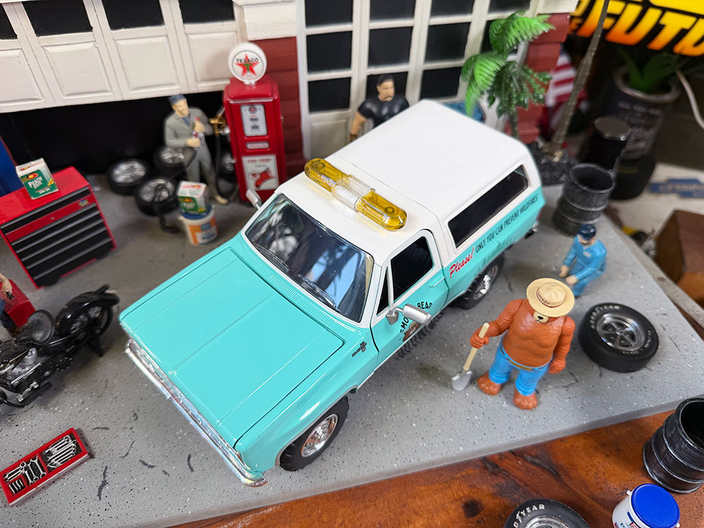 Jada　スモーキーベアー　1980年　シボレー　ブレイザー　ダイキャストミニカー　1/24スケール　（スモーキーベアーのフィギュア付き） |  | 01