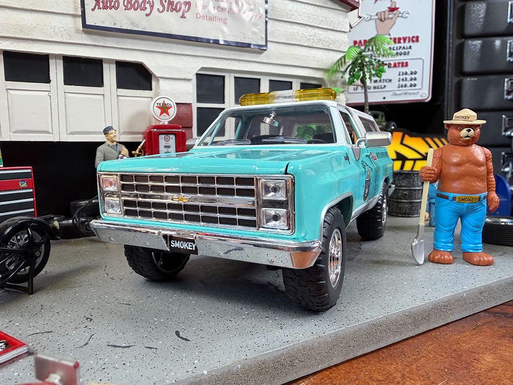 Jada　スモーキーベアー　1980年　シボレー　ブレイザー　ダイキャストミニカー　1/24スケール　（スモーキーベアーのフィギュア付き） |  | 02