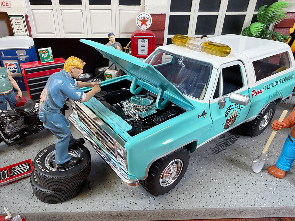 Jada　スモーキーベアー　1980年　シボレー　ブレイザー　ダイキャストミニカー　1/24スケール　（スモーキーベアーのフィギュア付き） |  | 03