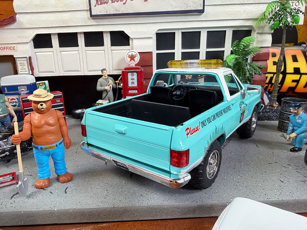 Jada　スモーキーベアー　1980年　シボレー　ブレイザー　ダイキャストミニカー　1/24スケール　（スモーキーベアーのフィギュア付き） |  | 09