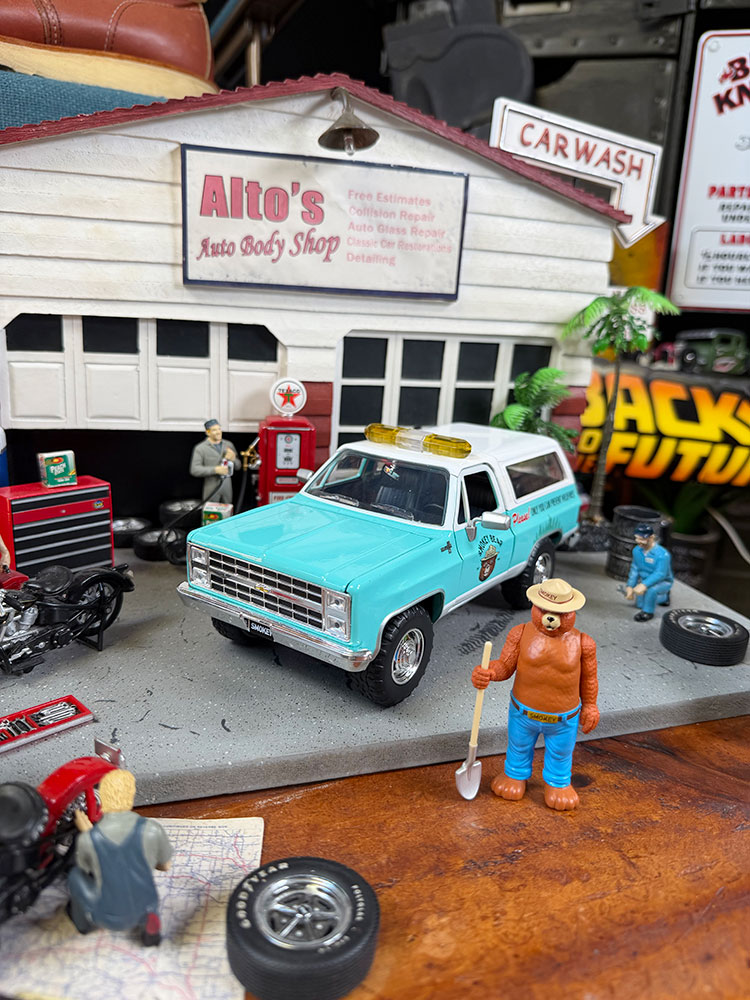 Jada　スモーキーベアー　1980年　シボレー　ブレイザー　ダイキャストミニカー　1/24スケール　（スモーキーベアーのフィギュア付き） |  | 12