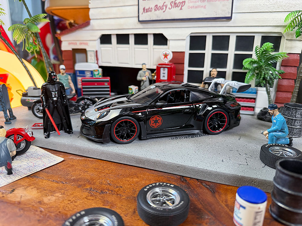 Jada　ダースベイダー　ポルシェ　911 GT3 RS Type992　1/24スケール　スターウォーズ　（ダースベイダーのフィギュア付き） |  | 10