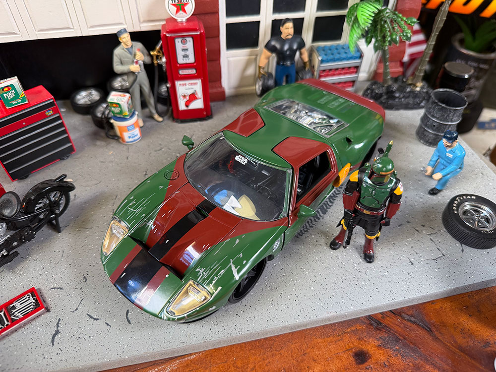 Jada　ボバフェット　2005年　フォードGT ダイキャストミニカー　1/24スケール　スターウォーズ　（ボバフェットのフィギュア付き） |  | 01