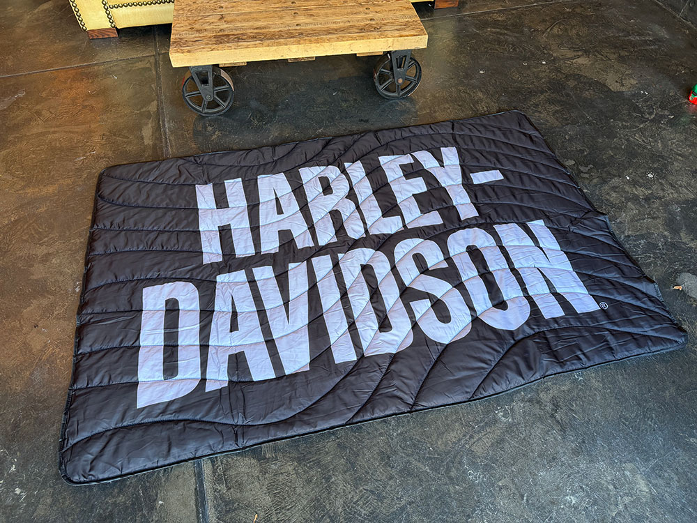 ハーレーダビッドソン　オフィシャル　アウトドア　ブランケット　横191cm×縦131cm　（キャリーバッグ付き） | Harley Davidson | 08