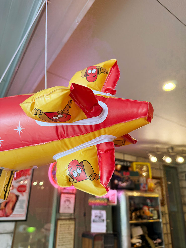 ウインナーシュニッツェル　飛行船型　インフレータブル ■ アメリカン雑貨 アメリカ雑貨 |  | 03