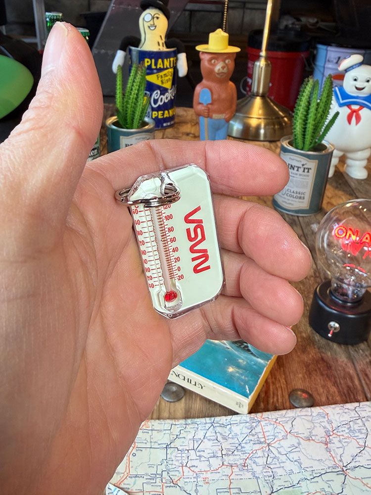 暗闇で光る！　蓄光仕様　NASA　オフィシャル　ルーマジップ　キーホルダー　温度計キーホルダー　■ アメリカン雑貨 アメリカ雑貨 |  | 06