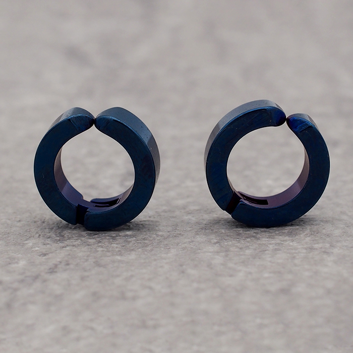 中折れ イヤーカフ フェイクピアス フープ メンズ ブルー ネイビー 青 金属アレルギー対応 ステンレス 片耳 1個 リング 輪っか 男性  アクセサリー :cs-ear-blue:1個売りピアスの専門店 Can Lino 通販 