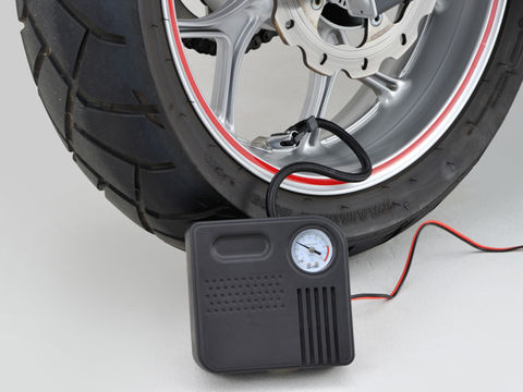 デイトナ パンク修理キット電動エアポンプ付き 95732 DAYTONA : 車