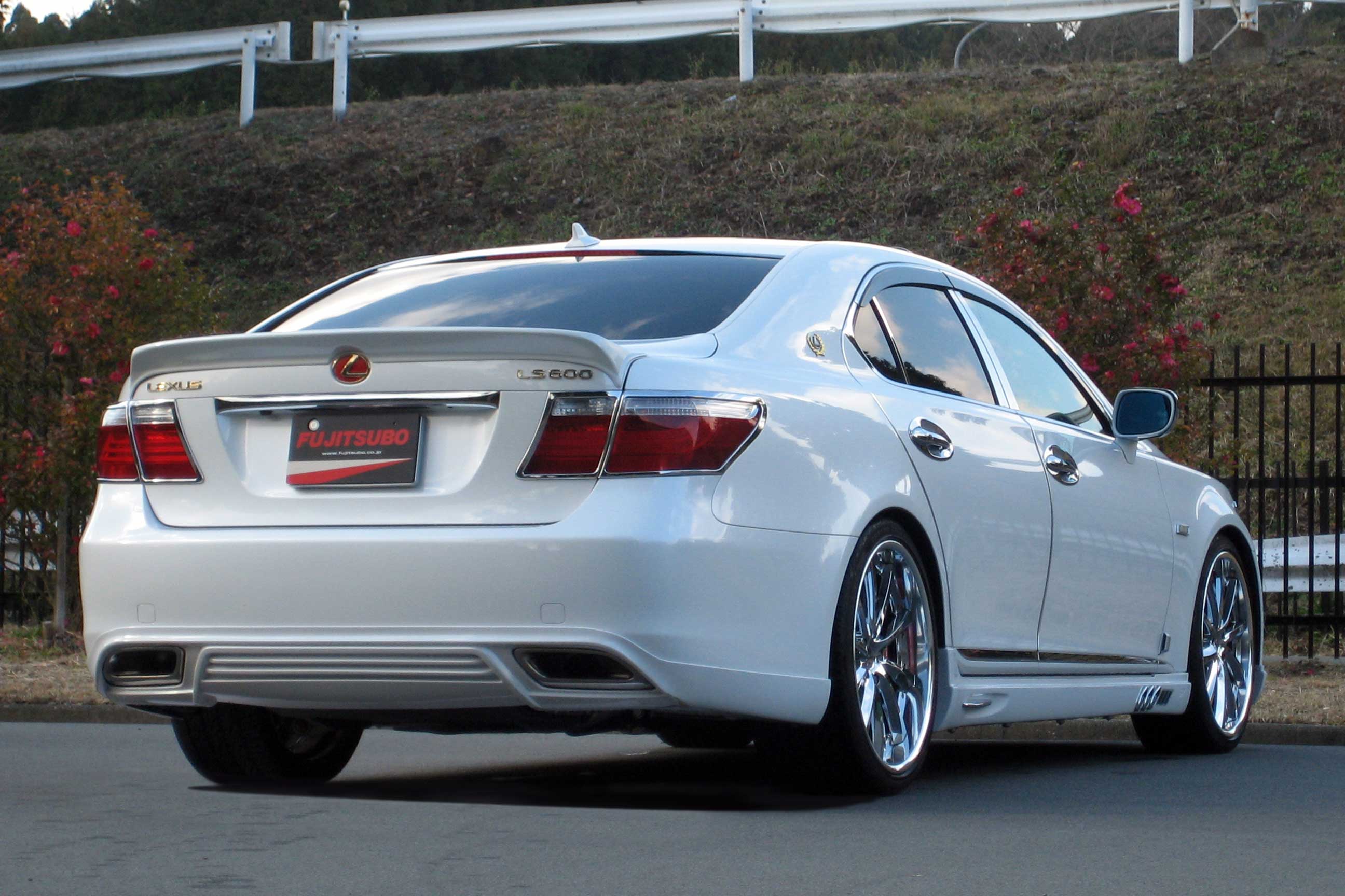 レクサスls460 マフラー（車、バイク、自転車）（車検対応：対応）の
