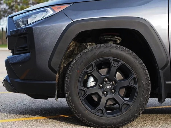 ぐっちょりあすUSトヨタ純正 マットブラック 4本セットTRロゴ入ホワイト USトヨタ純正 TRD OFF-ROAD マットブラック RAV4 ホイール 4本【18×7.0