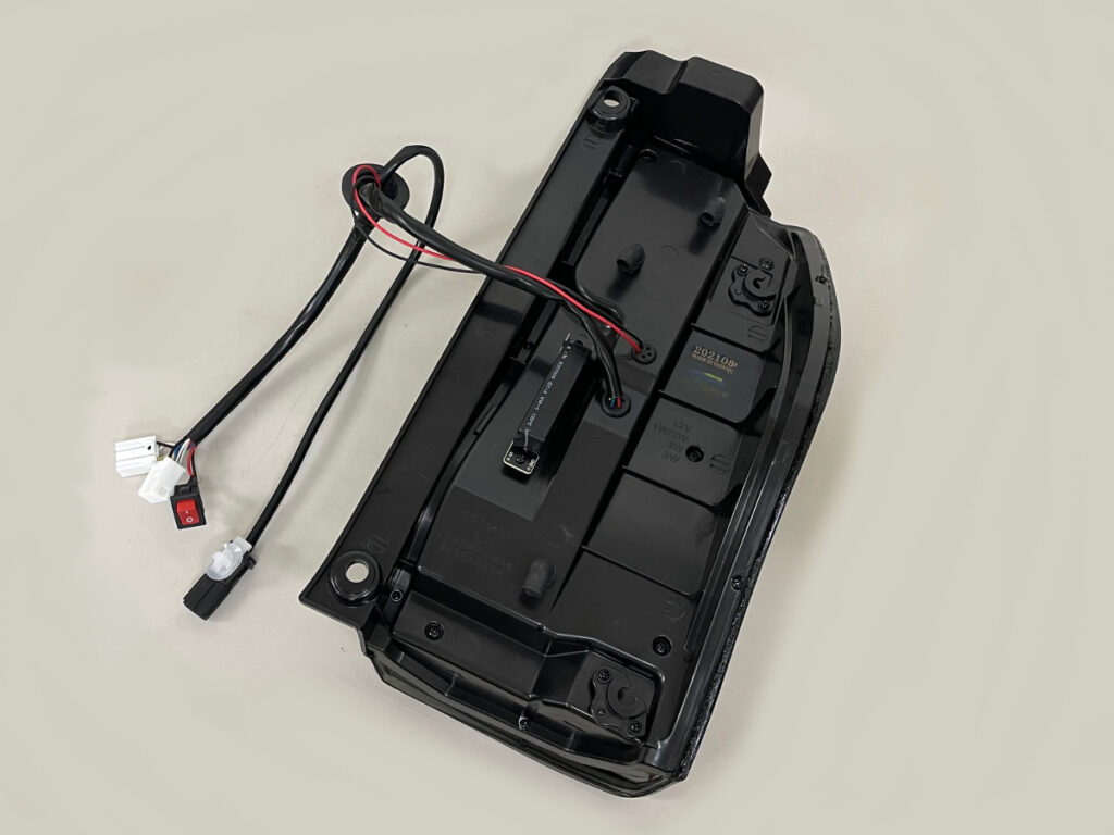 CLEAR WORLD チューブフルLEDテールランプ シーケンシャル インナー