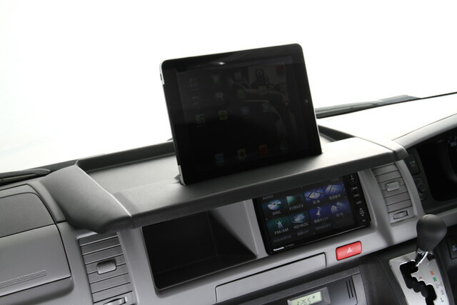 UI vehicle ユーアイビークル ハイエース 200系 トレイ付きナビ 