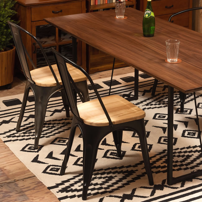 背面の佇まいが美しい インダストリアル調の木製デスクチェア IKEA mittcirkel-spaend-desk-lively-