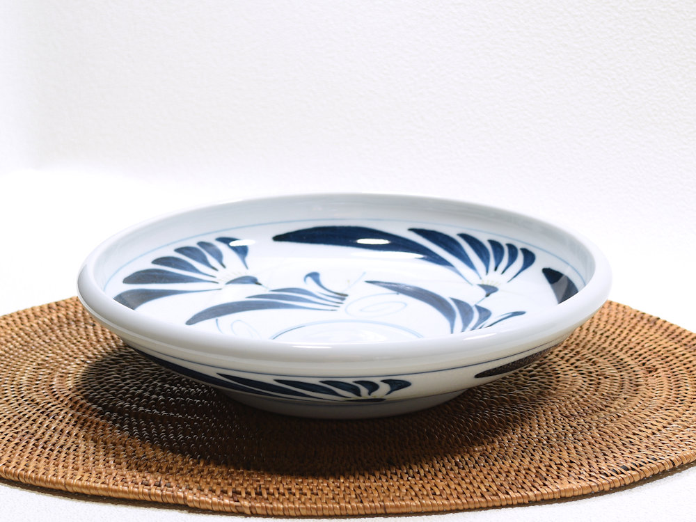 素朴な風合いで 薄い藍色の図案が かわいい和食器 砥部 陶彩窯 長戸製