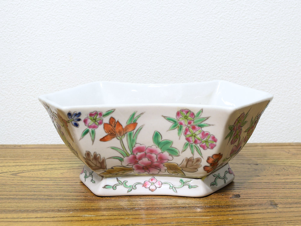 ベース フラワーベース 陶器花瓶 白色 粉彩 花蝶 モチーフ : Cathay
