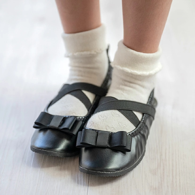 子供靴 女の子 クロスストラップシューズ 痛くない キッズ 入学式 卒業式 卒園式 発表会 結婚式 黒 白 コンパクト収納 持ち運べる キャサリンコテージ TAK | Catherine Cottage | 01