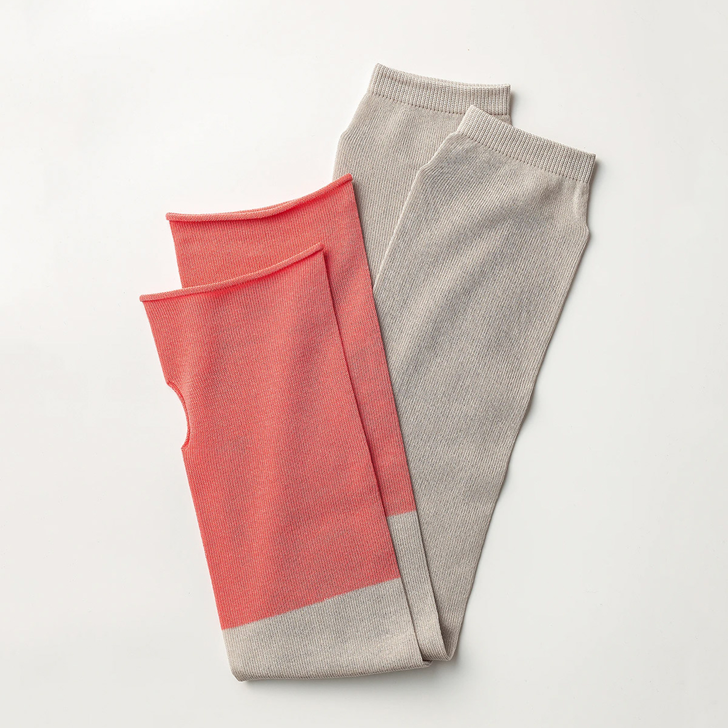 アームカバー UVカット 冷感 長め おしゃれ コットン 70cm LUCKY SOCKS ラッキーソックス UVカットクールアームカバー ツートーン アイスシルバー | LUCKY SOCKS | 02