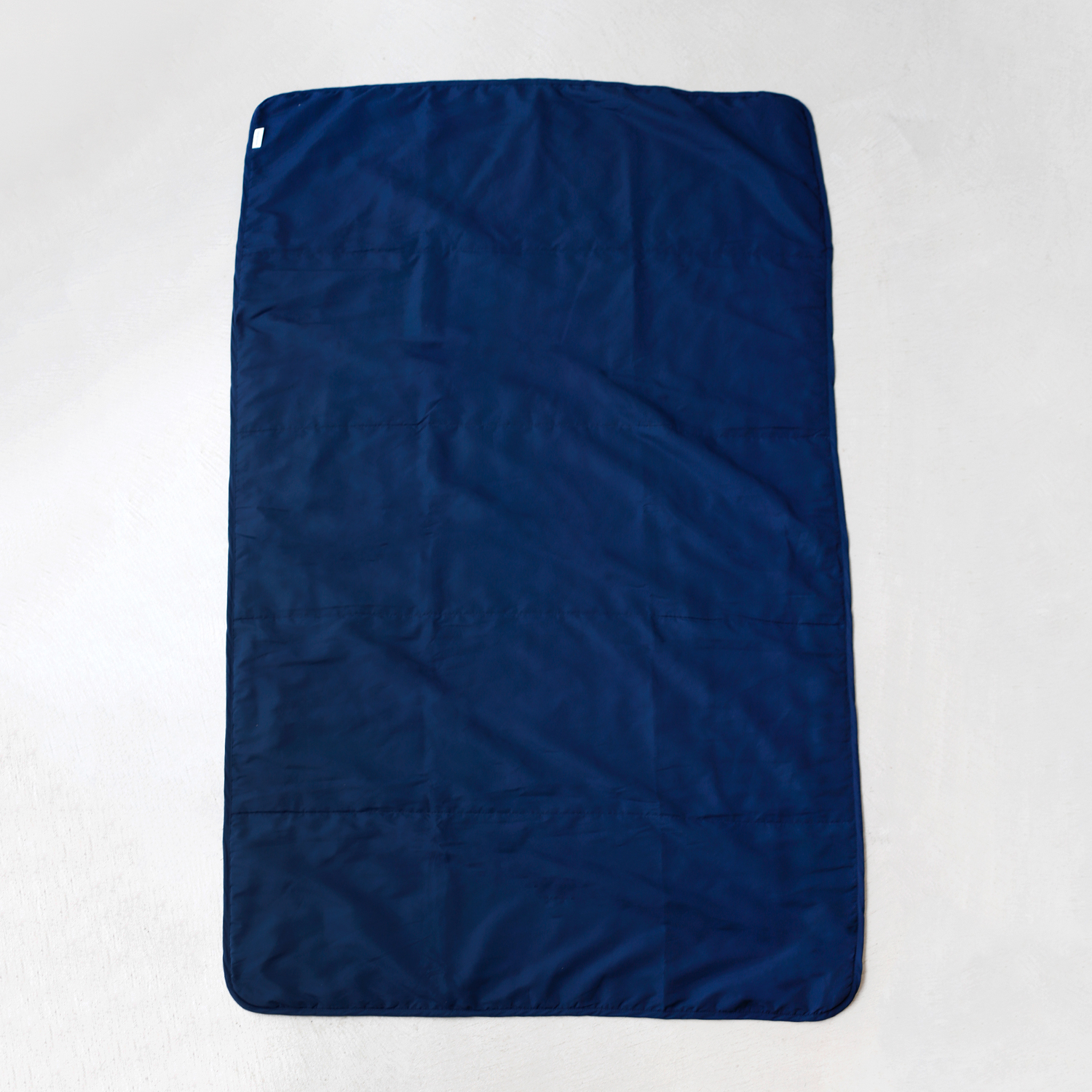 ブランケット 中綿入り 毛布 膝掛け 羽織 寝具 軽量 保温 防寒 リサイクル素材 大判 120×180cm お家洗濯 航空機内具 ドイツ DETAIL アップグレード BLANKET BC | DETAIL | 01