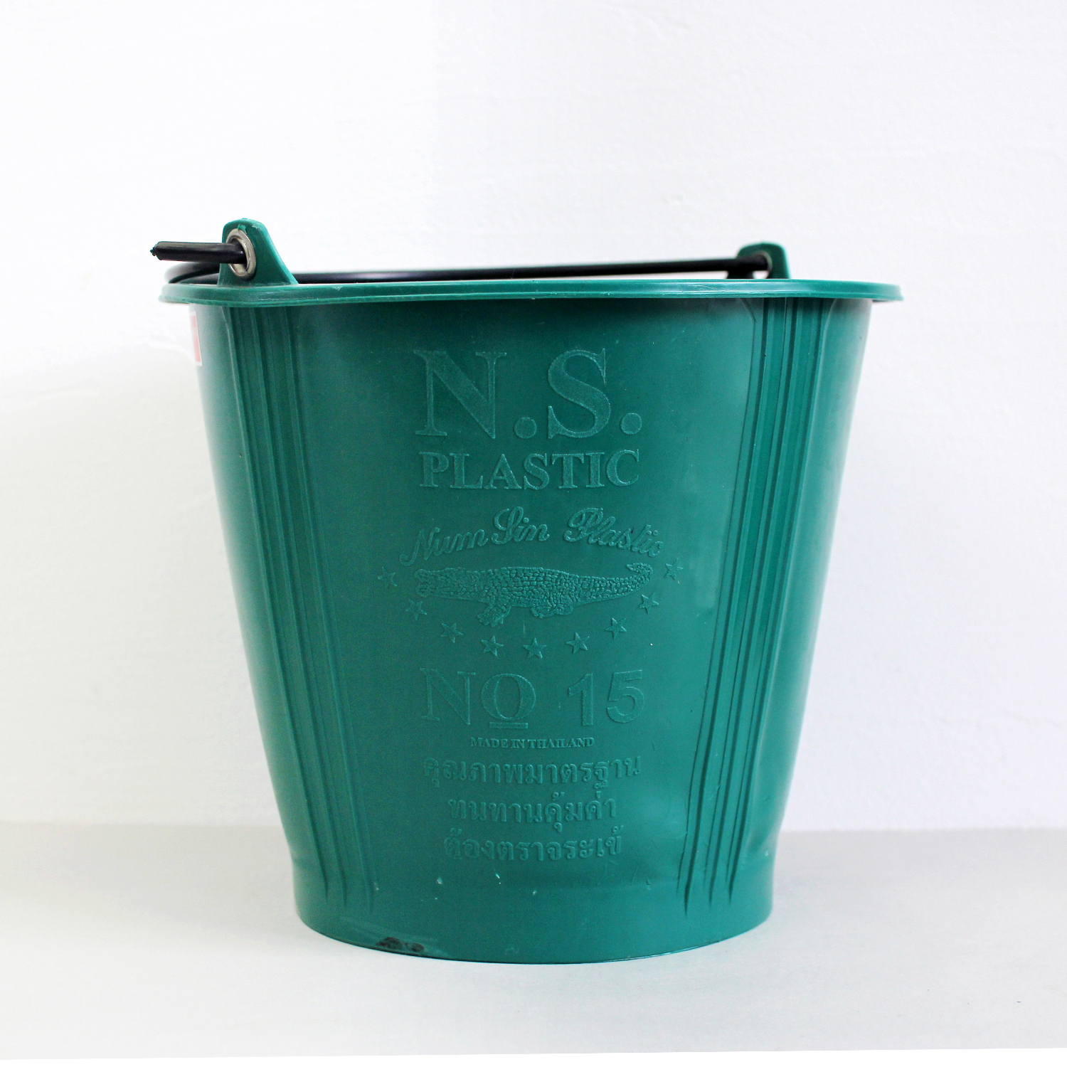 バケツ コンパクト プラスチック 掃除 ガーデニング BUFF バフ タイ製 カラーバケツ カラフル 8L |  | 02