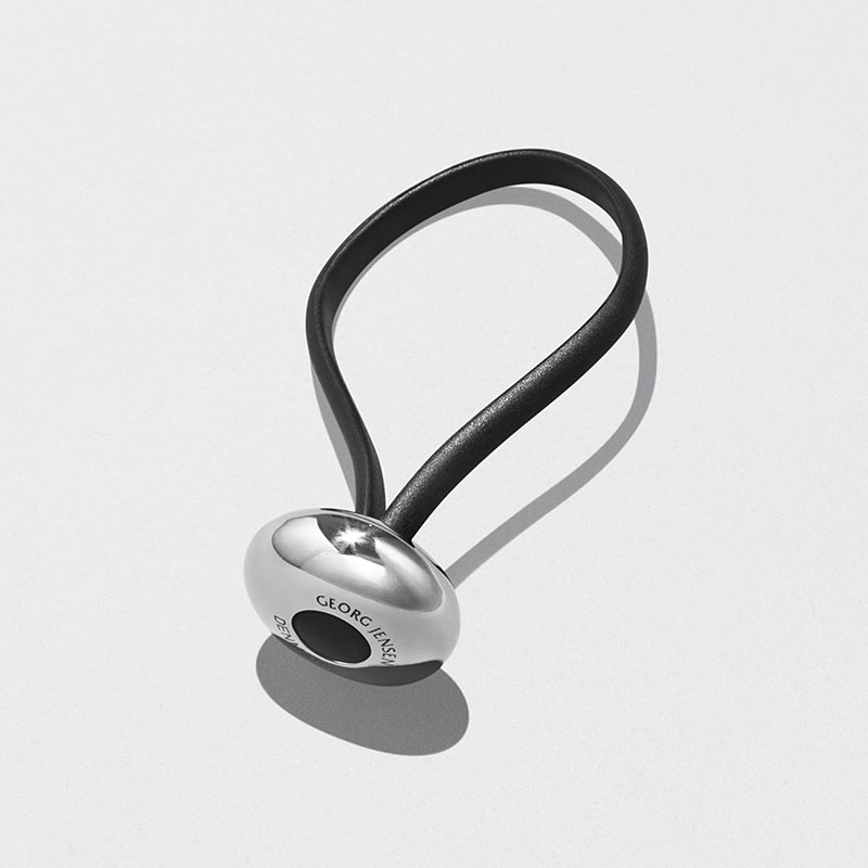 ジョリンです(´◡` )♩ OFFSPRING earhoop, contemporary but classic gold hoop earring