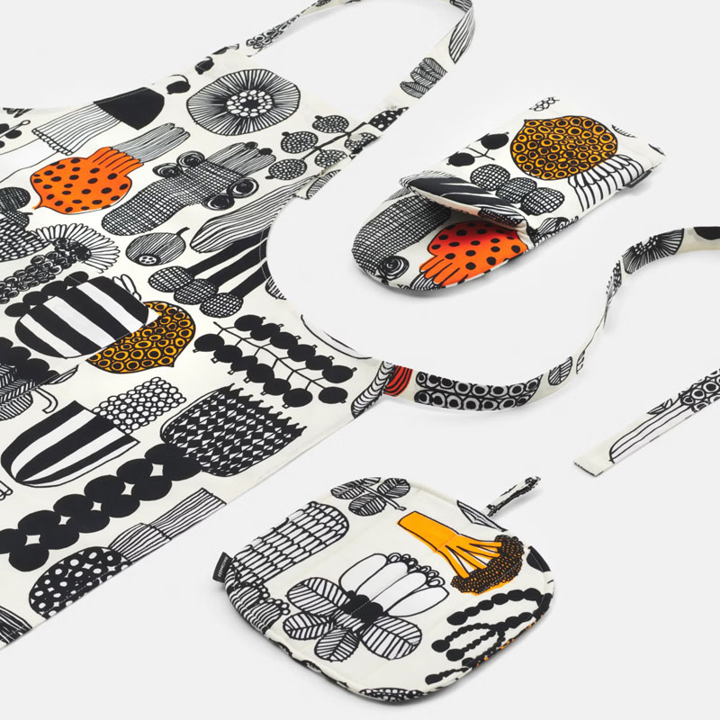 marimekko（マリメッコ） エプロン プータルフリンパルハート ブラック