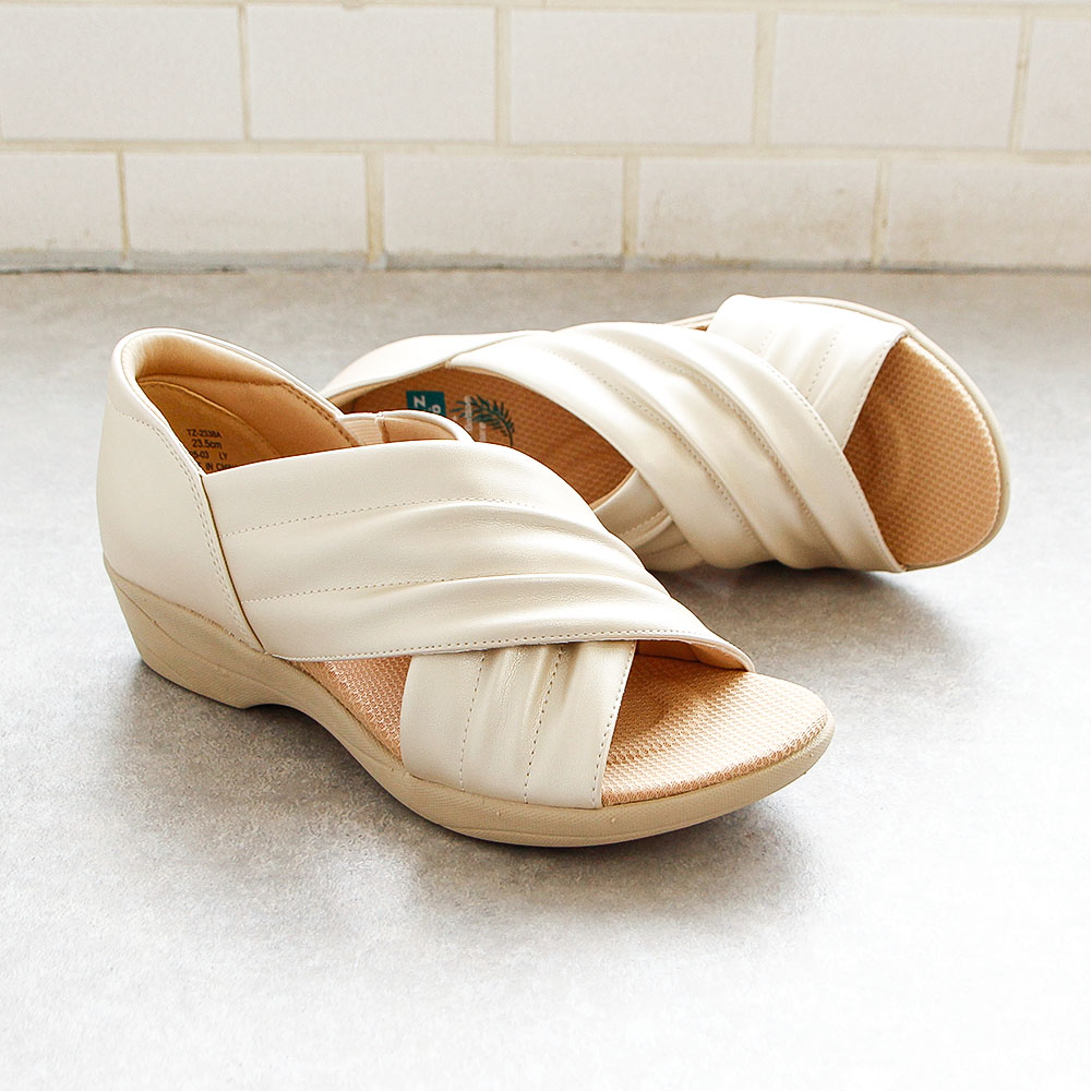 TOCCA ベージュ フリル コンフォートサンダル セール】【WEB限定】LOGO CROSSBELT SANDALS サンダル(505220052