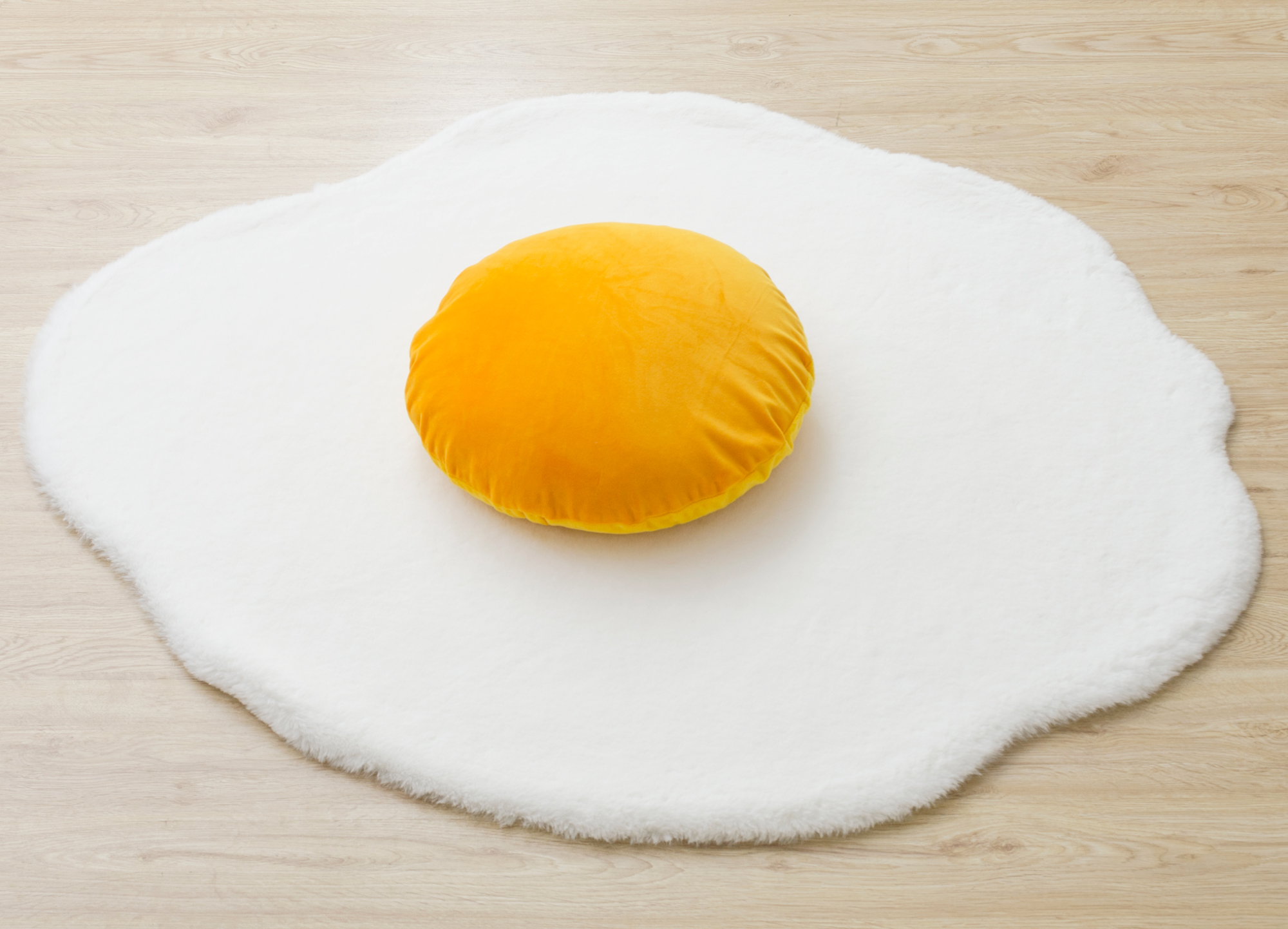 セルタン ラグ ラグマット 目玉焼き Mサイズ クッション 黄身