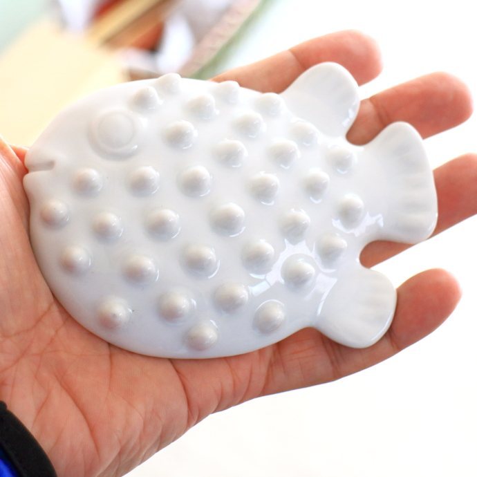 豪華　匠　壺　つぼ　ツボ　陶器　瀬戸物　セレブ 激安最終赤字大処分　白に藍色 ツボセラピー マンボウL ツボ押し イボイボ 手もみ 足もみ 刺激
