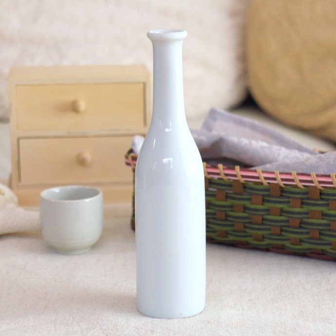 白い陶器のボトル型花瓶 花瓶 スタンダード 国産 美濃焼 カフェ 陶器 陶器製 磁器 白い