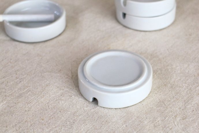 シンプル丸灰皿 7.5cm 灰皿 バー 居酒屋 アシュトレイ 陶器 小型