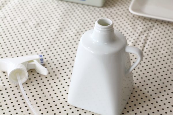 シンプル 陶器製スプレーボトル 500ml 日本製 美濃焼 観葉植物の水やりに 霧吹き 水やり 詰め替え 消臭ファブ 細かいミスト アルコール 白い陶器  :ab-0019:セラポッケ かわいい陶器のお店 - 通販 - Yahoo!ショッピング