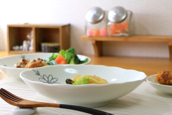 フラワーライン 7寸楕円パスタ鉢 国産 美濃焼 料理が映える素敵な花