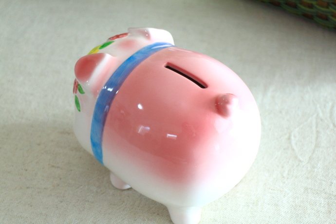 ぱっちりお目めの豚の貯金箱 中サイズ 国産 瀬戸焼 ブタ ぶた バンク