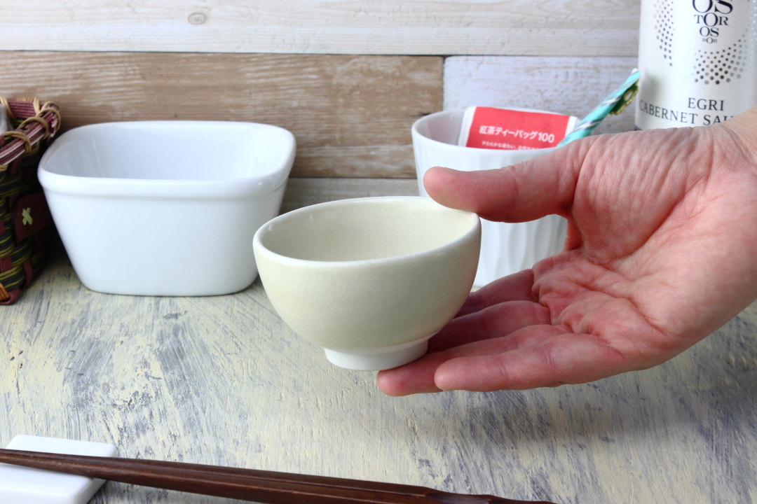 貫入の珍味一服碗 8cm 日本製 美濃焼 小鉢 小分け鉢 小付け 小器 小椀