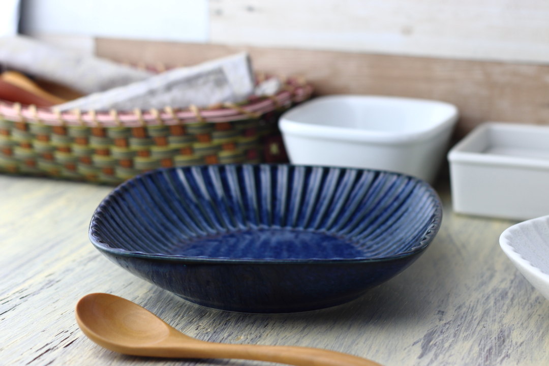 白結晶と窯変紺 正角鉢 19.5cm 日本製 美濃焼 大皿 中皿 和皿 深皿 