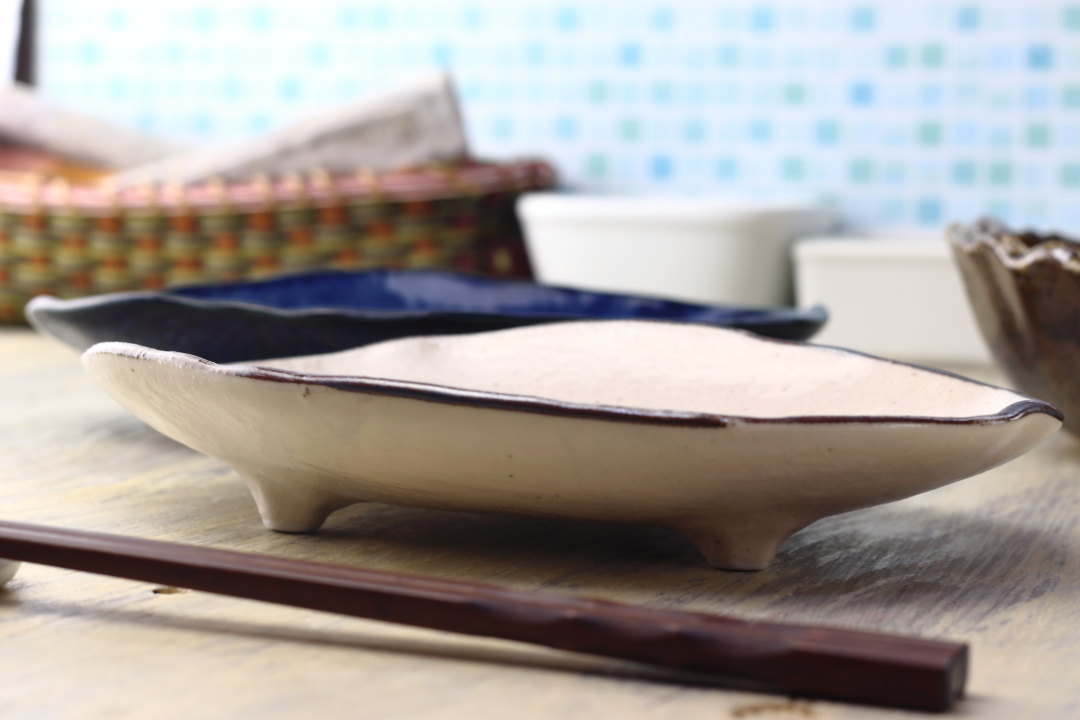 煮魚が似合う三ツ足楕円皿 22cm 日本製 美濃焼 プレート だ円皿 楕円皿 