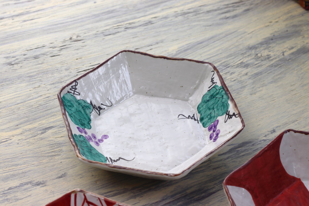 赤絵三善 美濃焼手描六角鉢 18cm 日本製 美濃焼 プレート 赤絵 六角皿 