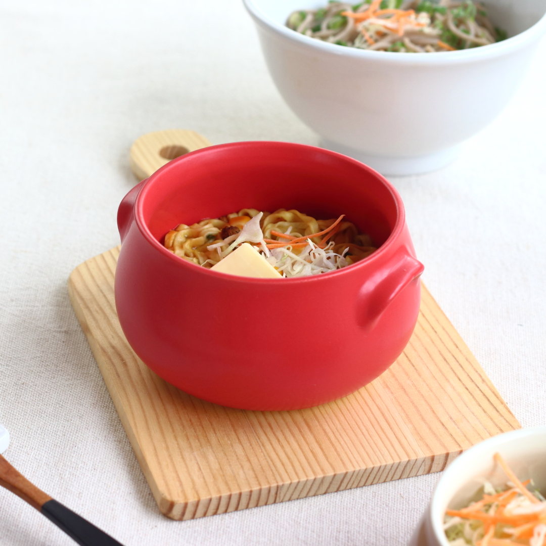 ぽってりフォルムの赤マットグラタンボウル 500ml 日本製 美濃焼