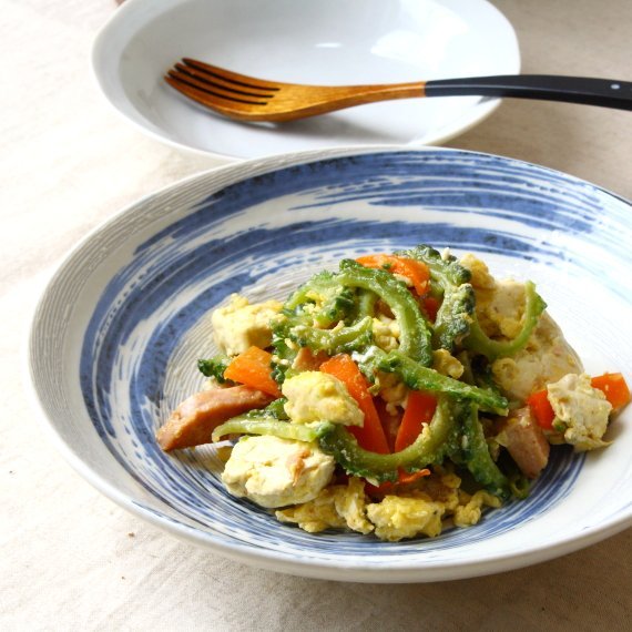 清流渦巻き麺鉢 国産 瀬戸焼 涼しげな夏の食器 中鉢 パスタ皿 和食器