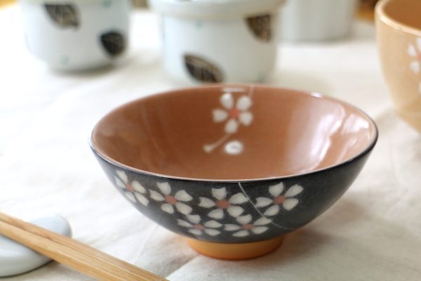 美濃焼 12.5cm美濃焼ご飯茶碗 国産 貫入に独特の味わいが 美濃焼 12.5cm美濃焼ご飯茶碗 国産 貫入に独特の味わいが