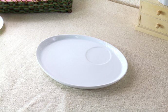 オーバルハンバーグプレート 小鉢受けのくぼみあり 小鉢は付属し