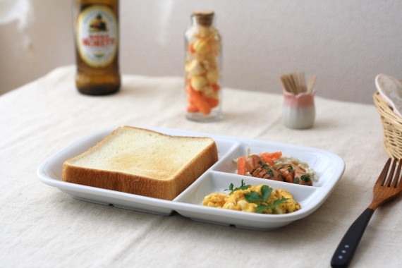 とても使いやすい三仕切りシンプルランチプレート 大人気ランチ