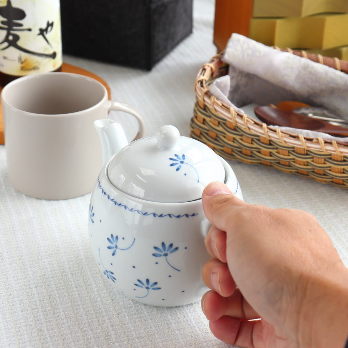 澤田痴陶人作 青磁風 茶壷 煎茶用 急須 受け皿付 ティーポット 陶器 藍草 茶こし付きティーポット 480ml 日本製 美濃焼 染付 レトロモダン