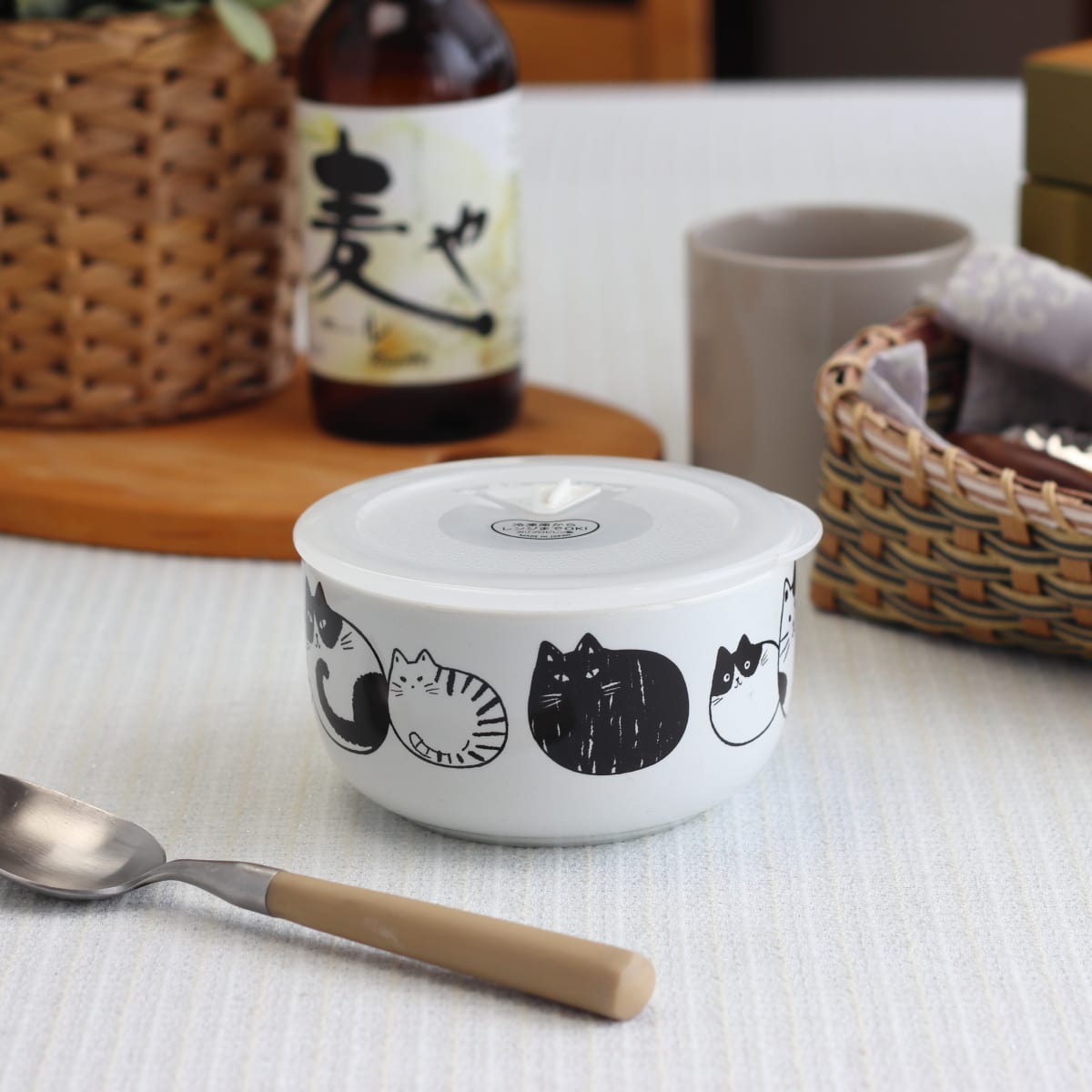 ニャーゴロン 蓋付き丸パック 日本製 美濃焼 猫モチーフ 保存容器 作り