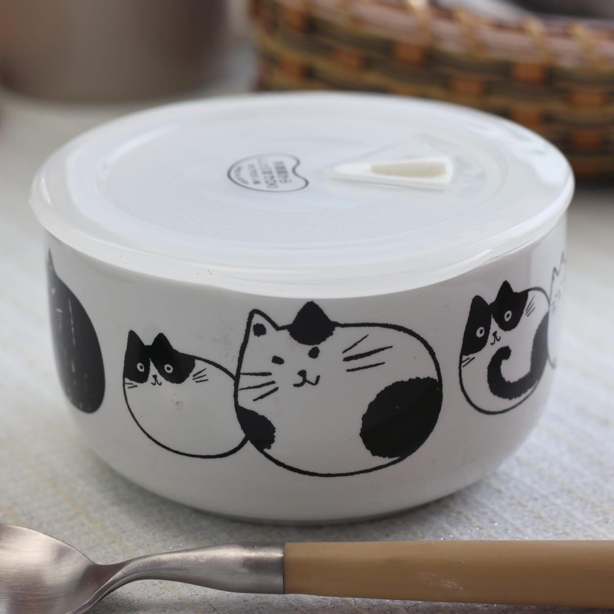 ニャーゴロン 蓋付き丸パック 日本製 美濃焼 猫モチーフ 保存容器 作り