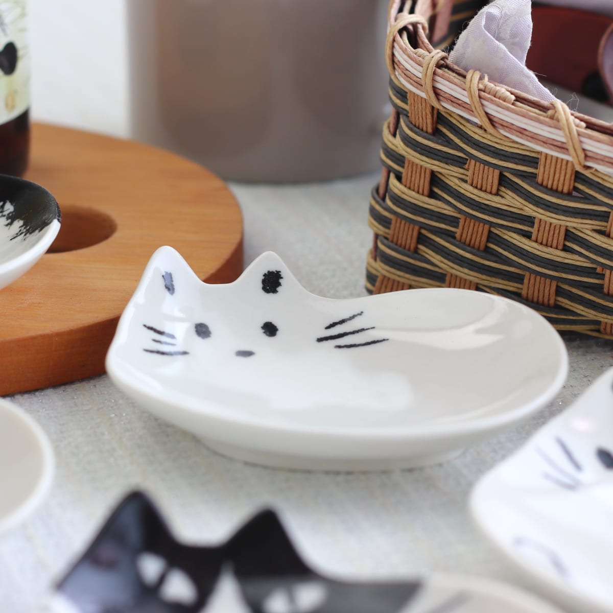 ねこづくし 暮らしに馴染む手書き風の和食器豆皿 5枚セット メール便 ねこづくし 暮らしに馴染む手書き風の和食器豆皿 5枚セット メール便