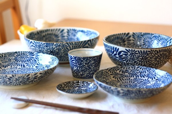 藍染タコ唐草 5.5寸浅鉢 国産 美濃焼 古来からある伝統の柄 煮物鉢 