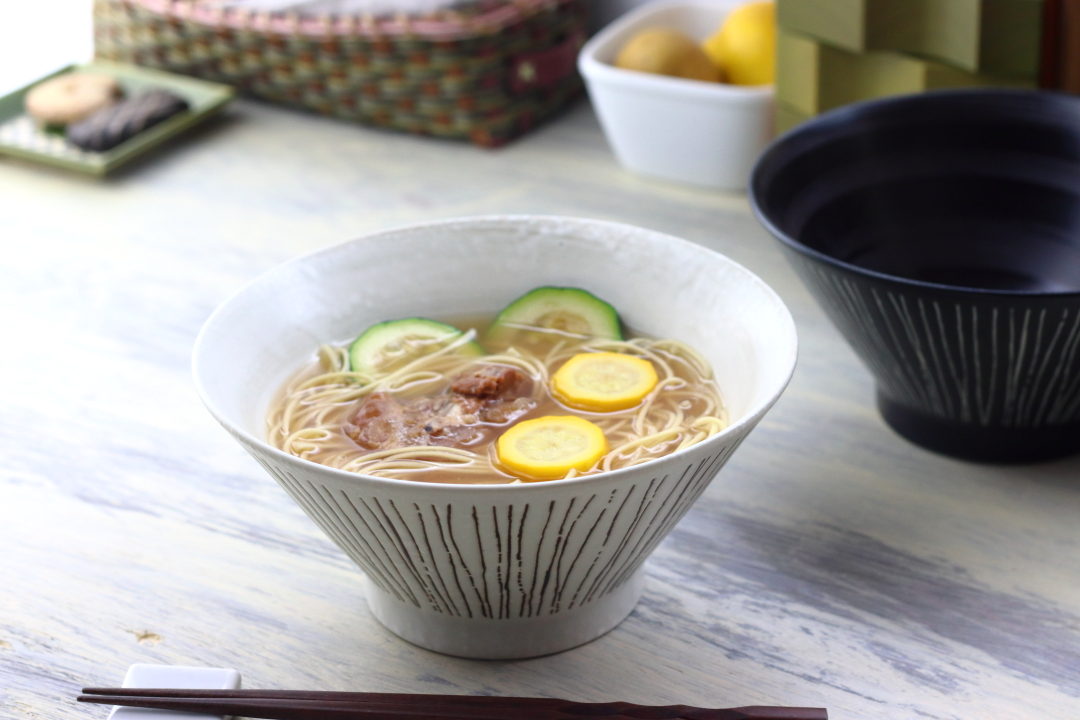 彫十草 ラーメン鉢 19.5cm 日本製 美濃焼 60丼 ラーメン そば ひやむぎ